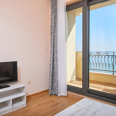 Seafront بوموري