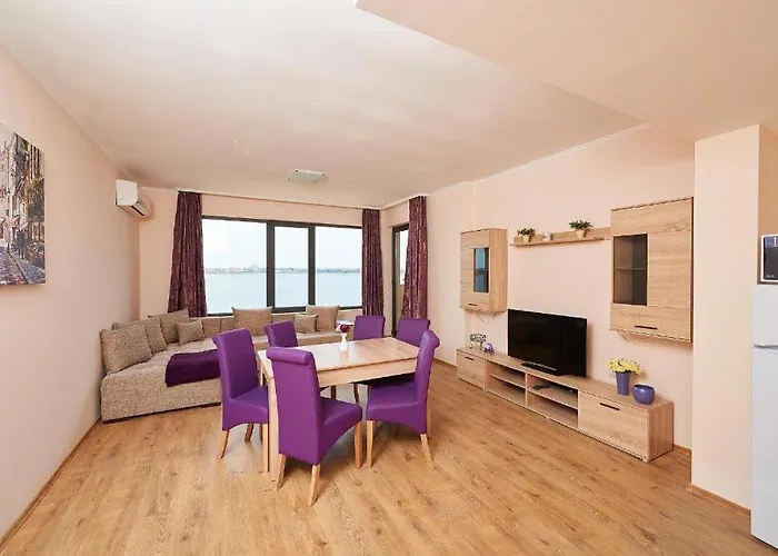 Seafront アパート *